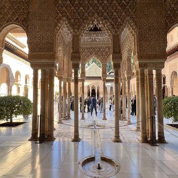 La Alhambra y El Generalife - Landmarks & Historical Buildings Near Me - Granada, GR La Alhambra y El Generalife - Landmarks & Historical Buildings Near Me - Granada, GR