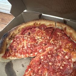 Mazzetti's Pizzeria - Deep dish cheese pizza
