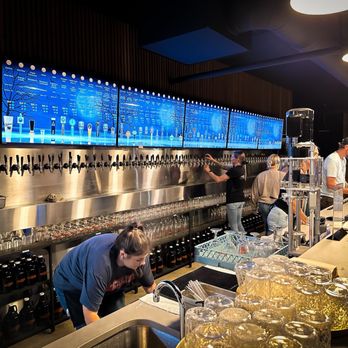 The Growler Guys - Over 60 beers and ciders on tap! - Pubs Near Me - Grants Pass, Oregon