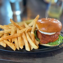 Littleton Freehouse Taproom & Eatery - Buffalo chicken with fries