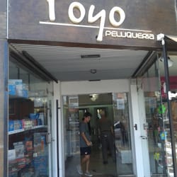 Yoyo Peluquería - Puerta de entrada