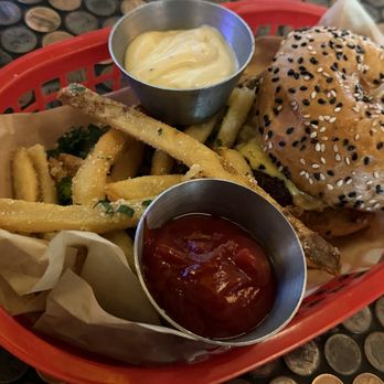 Tavern Hall - Happy hour burger with truffle fries - New American Near Me - Bellevue, Washington Tavern Hall - Happy hour burger with truffle fries - New American Near Me - Bellevue, Washington