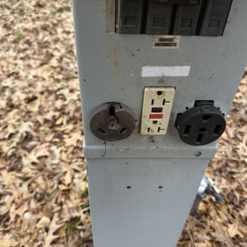 Natchez State Park - 30 Amp outlet was NOT in good shape. - Parks Near Me - Natchez, Mississippi