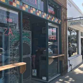 Lilguy - Front of the store - Pizza Near Me - Venice, California