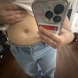 navel piercing