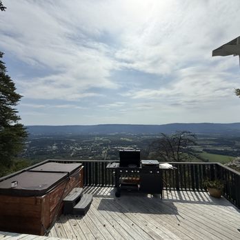 Bolt Farm Treehouse - Vacation Rentals Near Me - Whitwell, Tennessee Bolt Farm Treehouse - Vacation Rentals Near Me - Whitwell, Tennessee