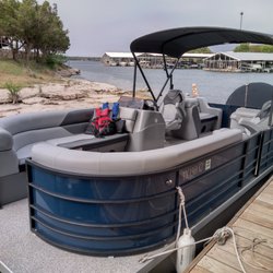 NAYLOR BY THE WATER - 13 person tritoon boat