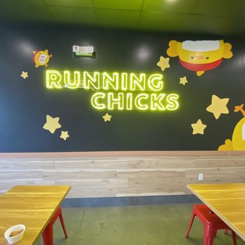 Running Chicks - Downey - Cute little dining area 3/4/22 - Chicken Wings Near Me - Downey, California