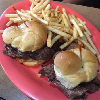 Roasters 'N Toasters North Miami Beach - Zaftig Steak sandwich (sliced skirt steak) with skinny fries - Delis Near Me - North Miami Beach, Florida