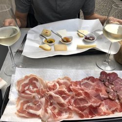 Il Ducato - Une entrée d'assortiment de charcuterie et une autre de fromage et confiture.
