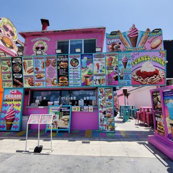 Venice Beach Boardwalk - Colorful - Beaches Near Me - Venice, California Venice Beach Boardwalk - Colorful - Beaches Near Me - Venice, California