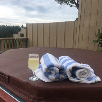 Fort Ross Lodge - Hotels Near Me - Jenner, California