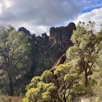 Pinnacles National Park - Top of Condor Gulch trail in November - Parks Near Me - Paicines, California