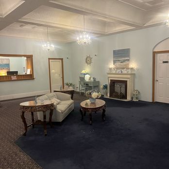 Mayfair Hotel - Lobby seating area - Hotels Near Me - Belmar, New Jersey