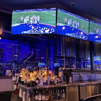 Evolve Brewing by Aces & Ales - Bar seats - Beer Bar Near Me - Las Vegas, Nevada Evolve Brewing by Aces & Ales - Bar seats - Beer Bar Near Me - Las Vegas, Nevada