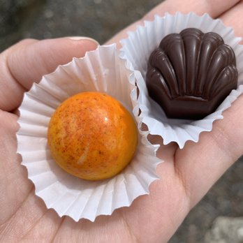 Choco le'a - Li hing mango, peanut butter jelly - Chocolatiers & Shops Near Me - Honolulu, Hawaii
