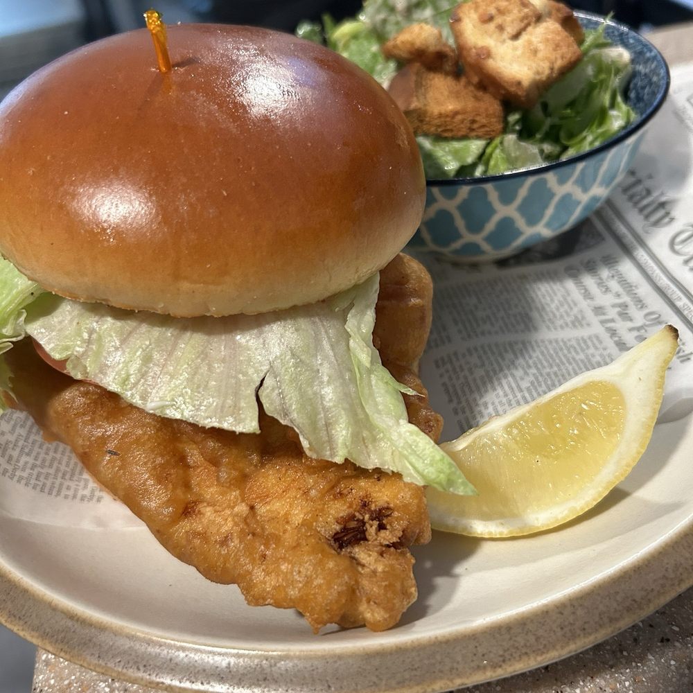 Hudson Grill - Grouper sandwich - American Near Me - Hudson, Florida