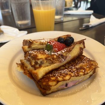 Sweet E's Cafe - Blueberry cream cheese French toast - Cafes Near Me - Honolulu, Hawaii Sweet E's Cafe - Blueberry cream cheese French toast - Cafes Near Me - Honolulu, Hawaii