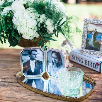 Gold Finch Florals - pc: Burnt Exposure Photography sign-in table decor - Floral Designers Near Me - Laguna Beach, California