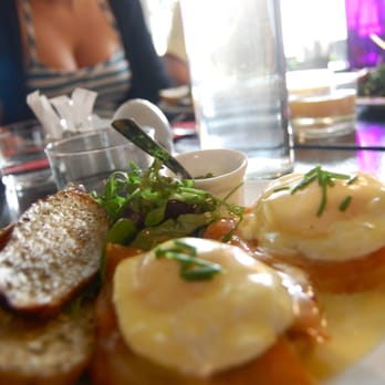 Eggs & Co - Le Norvégien (Salmon Benedict) - Breakfast & Brunch Near Me - Paris, 75 Eggs & Co - Le Norvégien (Salmon Benedict) - Breakfast & Brunch Near Me - Paris, 75