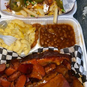 Loretta's Kitchen - a tray of food on a table - Food Trucks Near Me Loretta's Kitchen - a tray of food on a table - Food Trucks Near Me