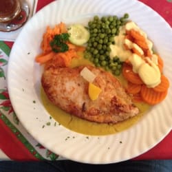 Stadtkrug - Putenfleisch mit Gemüse Sauce Hollondaise