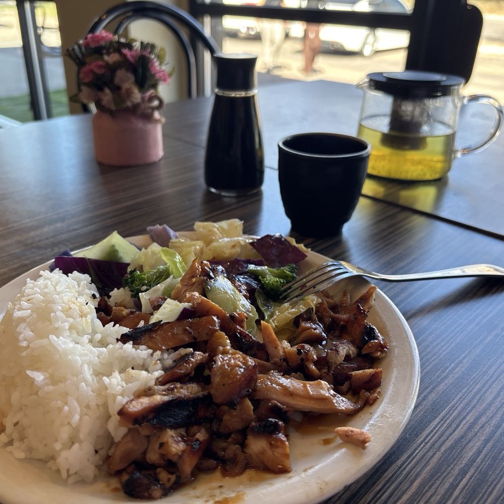 Chicken lunch special and hot tea!!! Chicken lunch special and hot tea!!!