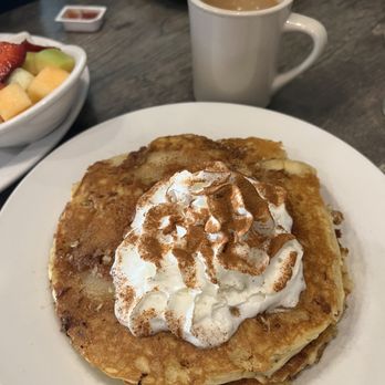 Le Peep - Apple stuffed pancake - Breakfast & Brunch Near Me - Loveland, Ohio