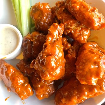 Yard House - Traditional Wings Buffalo - New American Near Me - Lombard, Illinois