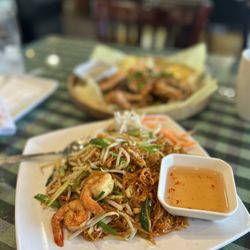 Monorom Cambodian Restaurant - STUDENT NOODLE (KUYTEAV GOEN SURSH)