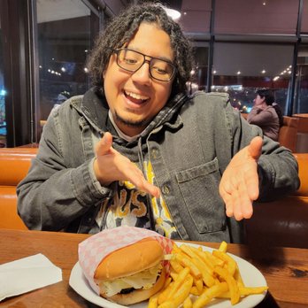 Shakers - I think he got a cheeseburger - Diners Near Me - South Pasadena, California