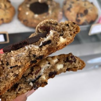 Café Amor - Cookies & cream cookie - Desserts Near Me - Spring Valley, California Café Amor - Cookies & cream cookie - Desserts Near Me - Spring Valley, California