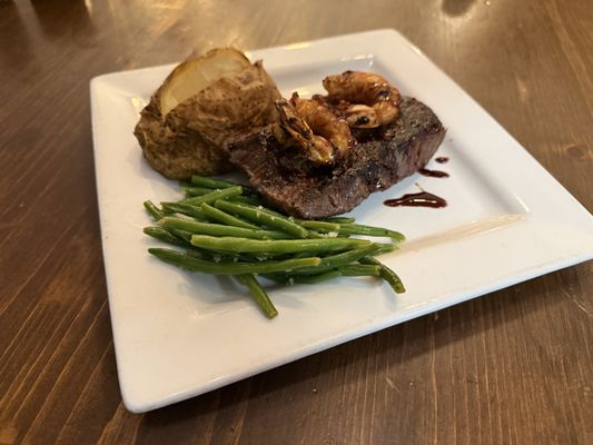 Currents Steak & Seafood by null