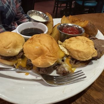 Green Hills Grille - Prime rib sliders with potato wedges - Salad Near Me - Nashville, Tennessee Green Hills Grille - Prime rib sliders with potato wedges - Salad Near Me - Nashville, Tennessee
