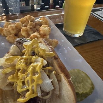 Fox River Brewing - WI TAILGATER and White bobber beer - Sports Bars Near Me - Oshkosh, Wisconsin