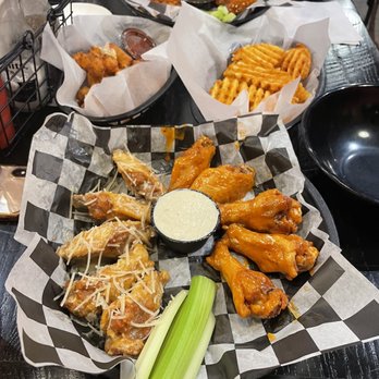 Bar-Bill North - Wings (you can pick a flavor for each 5 wings if you pay extra) - serve with celery and blue cheese - Chicken Wings Near Me - Clarence, New York