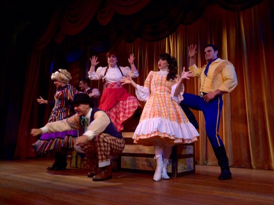 Hoop-Dee-Doo Musical Revue by null
