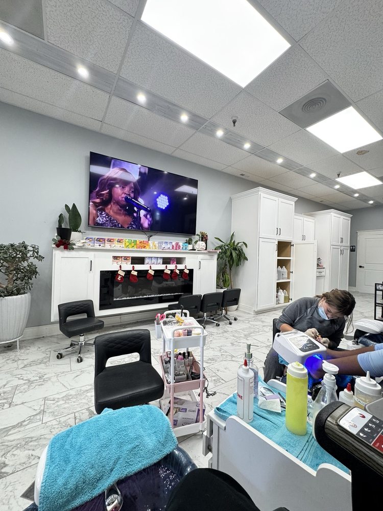 Sparkle Nails And Spa Image
