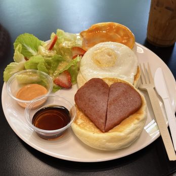 Cloud Nine Cafe Hawaii - 3 pancakes dish with a salad - Desserts Near Me - Honolulu, Hawaii