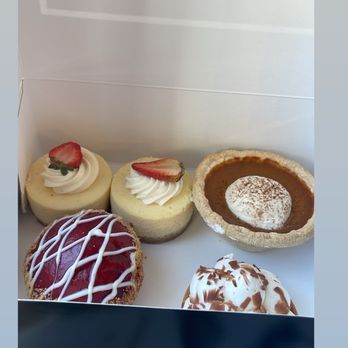 Bonrue Bakery - The cheesecake & raspberry donut were delicious - Bakeries Near Me - St George, Utah Bonrue Bakery - The cheesecake & raspberry donut were delicious - Bakeries Near Me - St George, Utah