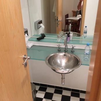 INNSIDE Frankfurt - main sink & glass vanity - Hotels Near Me - Frankfurt, HE