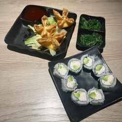 Takara Wok - A10. Crab Rangoon, California rolls, S5. Seaweed Salad