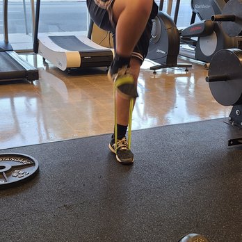 Maximum Performance - Glute hip development  youth athletes increases turn over while sprinting - Trainers Near Me - Woodland Hills, California