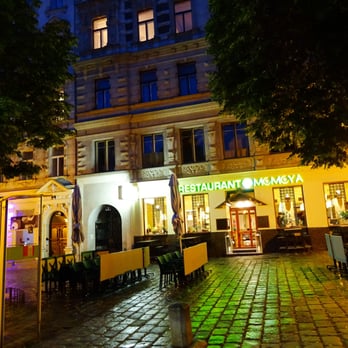 Momoya - Sushi Bars Near Me - Vienna, 9