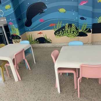 Canoe Creek Plaza - Kids dining area - Rest Stops Near Me - St. Cloud, Florida