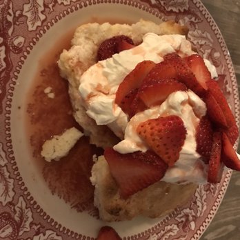 The Pawnee House - Strawberry shortbread dessert - Comfort Food Near Me - Oak Bluffs, Massachusetts