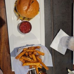 Zeppe's Tavern & Pizzeria - Johnny Cash smash burger