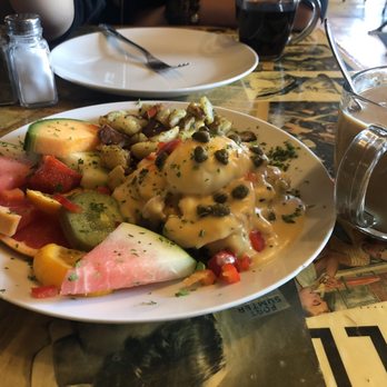 Auberge l'Amarré - a plate of food on a table - Cafes Near Me - Mont-Louis, Quebec