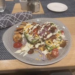 Half wedge salad with Shrimp