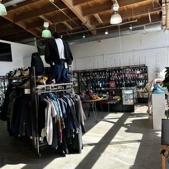 2nd Street - Costa Mesa - Used, Vintage & Consignment Near Me - Costa Mesa, California
